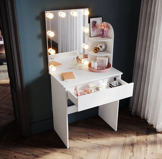 DIY-Ideen: So gestalten Sie Ihren eigenen Schminktisch mit Spiegel und Licht