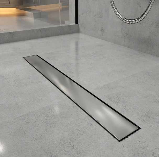 Der perfekte Duschablauf: Mittiger Ablauf vs. Linearablauf – Funktion & Design