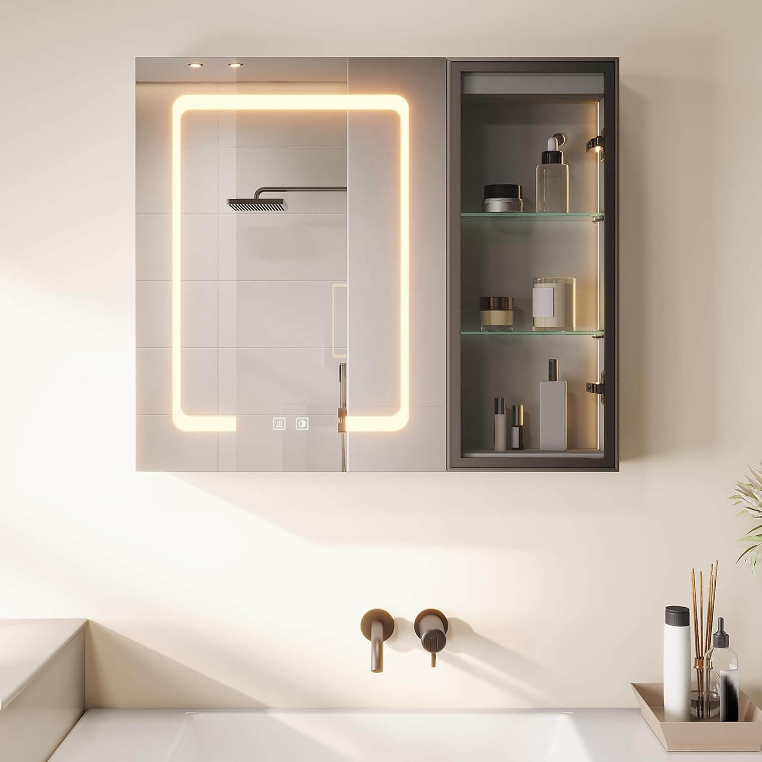 SONNI Spiegelschrank Bad mit Beleuchtung LED Spiegelschrank mit Glasvitrine und Ambientebeleuchtung, Glasboden, Anti-Beschlag, Steckdose, 3 Lichtfarben, Dimmbar, Vollständig Montiert