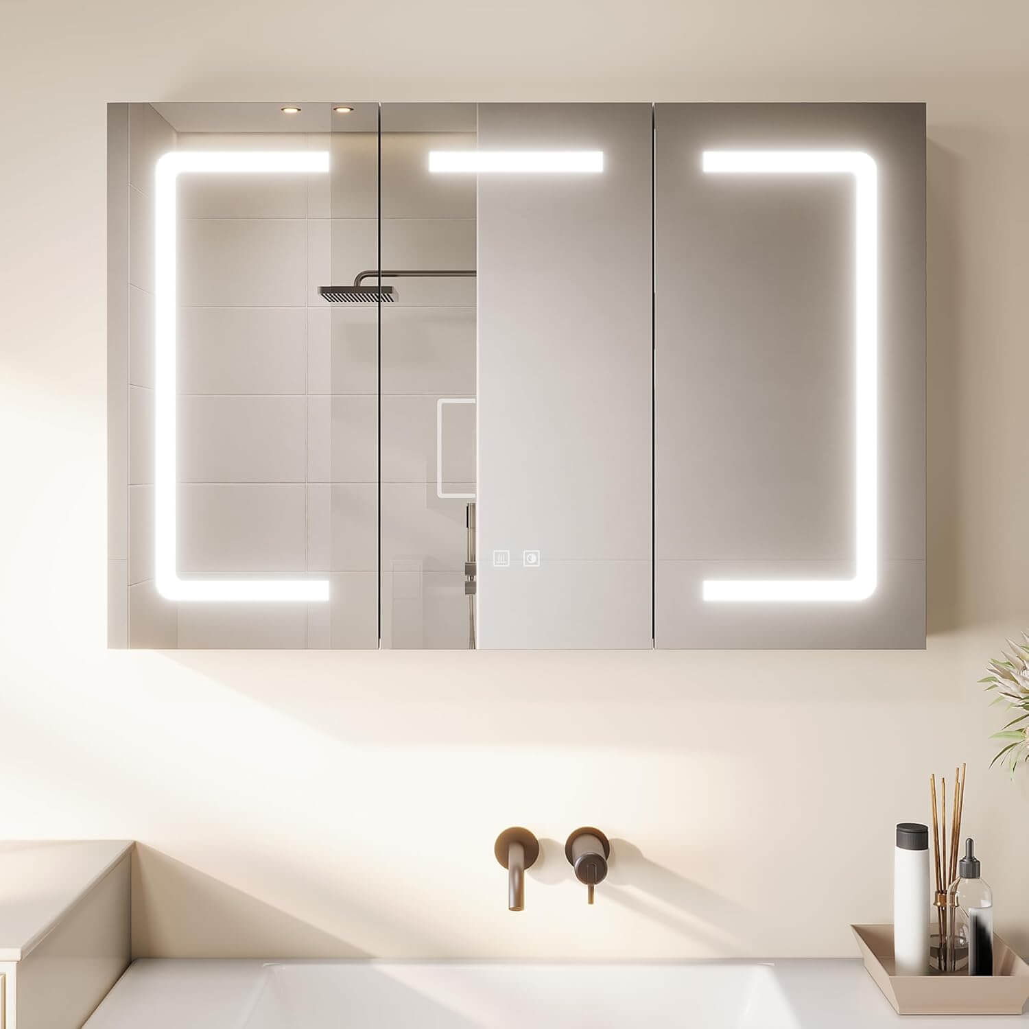 SONNI 3 Türiger Spiegelschrank Bad mit Beleuchtung LED Badezimmer Spiegelschrank mit Anti-Beschlag, Steckdose, 3 Lichtfarben, Dimmbar, Vollständig Montiert