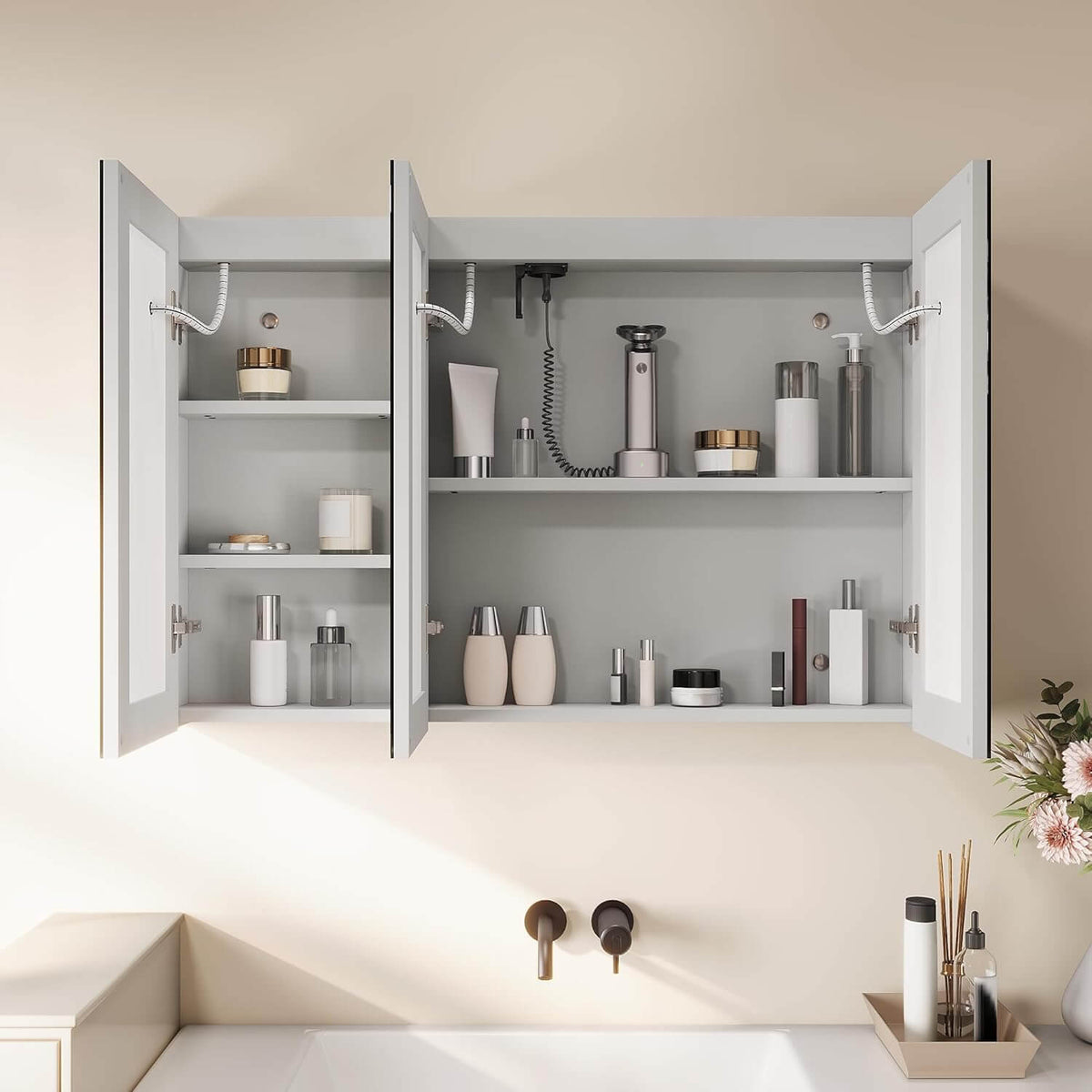 SONNI 3 Türiger Spiegelschrank Bad mit Beleuchtung LED Badezimmer Spiegelschrank mit Anti-Beschlag, Steckdose, 3 Lichtfarben, Dimmbar, Vollständig Montiert