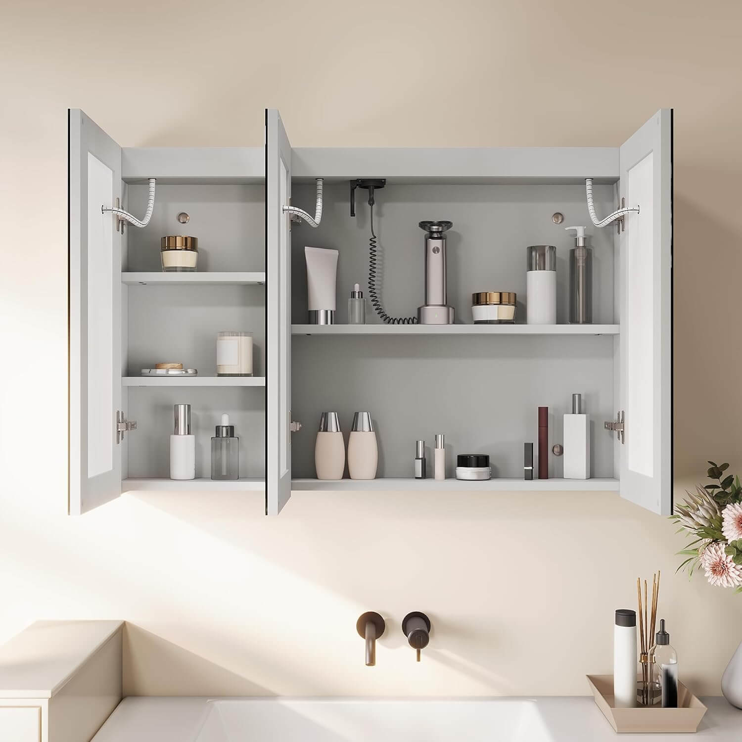 SONNI 3 Türiger Spiegelschrank Bad mit Beleuchtung LED Badezimmer Spiegelschrank mit Anti-Beschlag, Steckdose, 3 Lichtfarben, Dimmbar, Vollständig Montiert