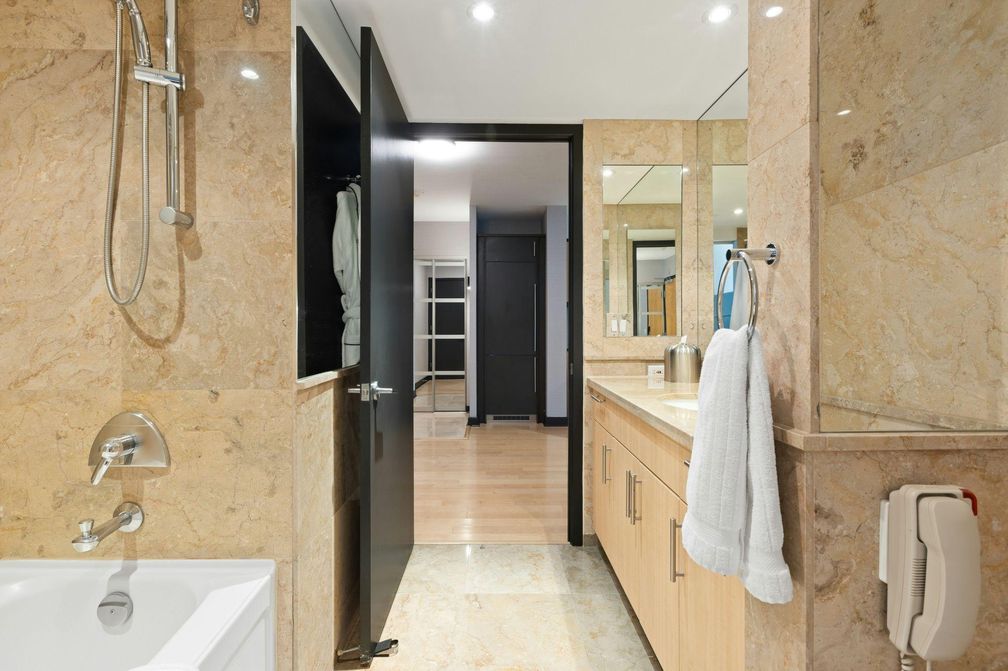 Verschiedene Arten von Duschtür: Wähle Schiebetüren, Drehtüren oder Faltvarianten für deine Duschkabine