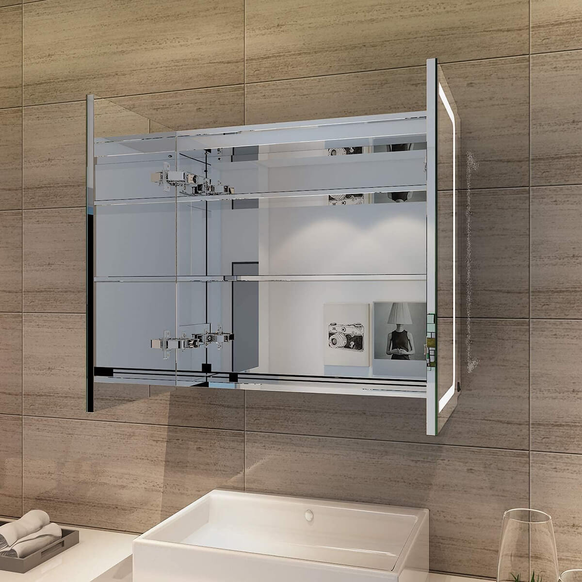 SONNI LED Spiegelschrank 2türig 70 x 65 x13cm Silbrig Badezimmerspiegel wandschrank Badschrank mit Beleuchtung mit Steckdose für Badezimmer - Sonni Sanitär GmbH