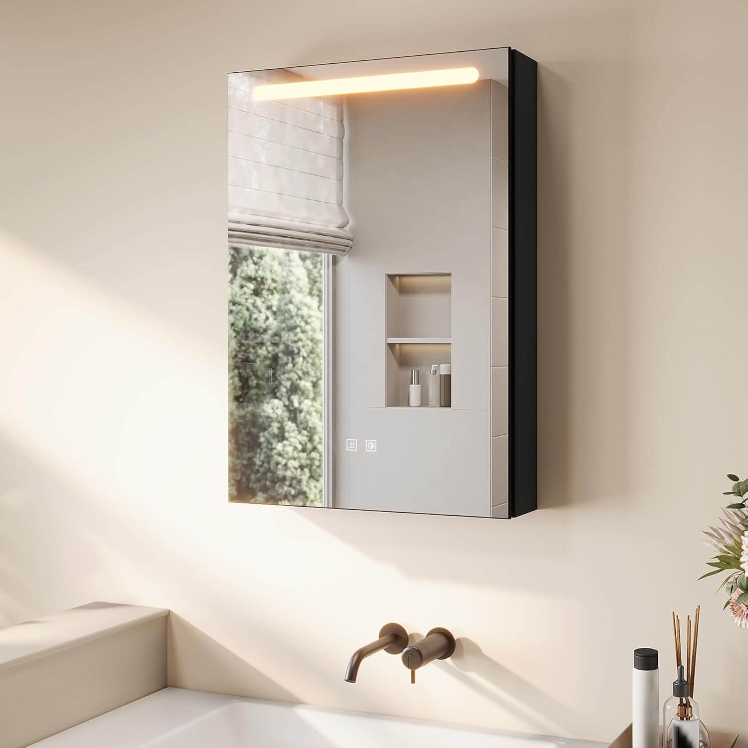 SONNI LED Spiegelschrank mit Make-up Ablage, Anti-Beschlag, Steckdose & Kosmetik-Organizer, 3 Lichtfarben Vollständig Montiert