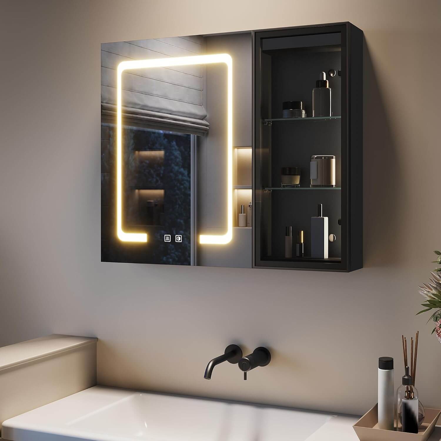 SONNI Spiegelschrank Bad mit Beleuchtung LED Spiegelschrank mit Glasvitrine und Ambientebeleuchtung, Glasboden, Anti-Beschlag, Steckdose, 3 Lichtfarben, Dimmbar, Vollständig Montiert - Sonni Sanitär GmbH