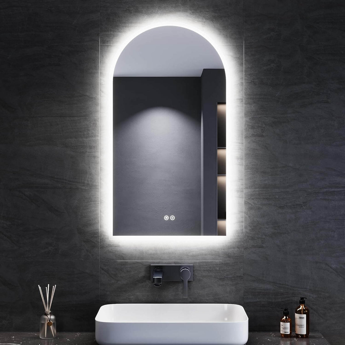 SONNI Badezimmerspiegel mit Beleuchtung Bogen LED Badspiegel mit Steckdose + Touch-Bedienung + Anti-Beschlag + 3 Farben, Dimmbar & Stromausfallgedächtnis - Sonni Sanitär GmbH