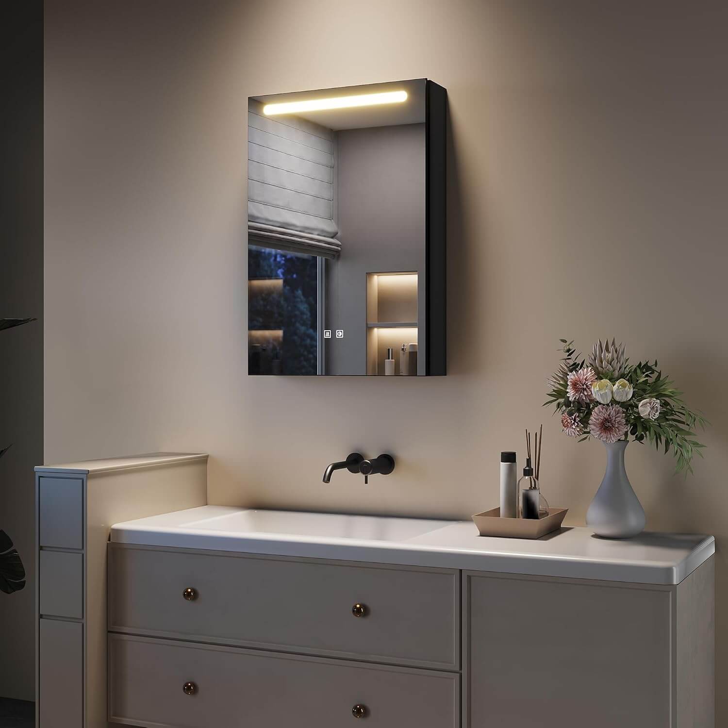 SONNI LED Spiegelschrank mit Make-up Ablage, Anti-Beschlag, Steckdose & Kosmetik-Organizer, 3 Lichtfarben Vollständig Montiert - Sonni Sanitär GmbH