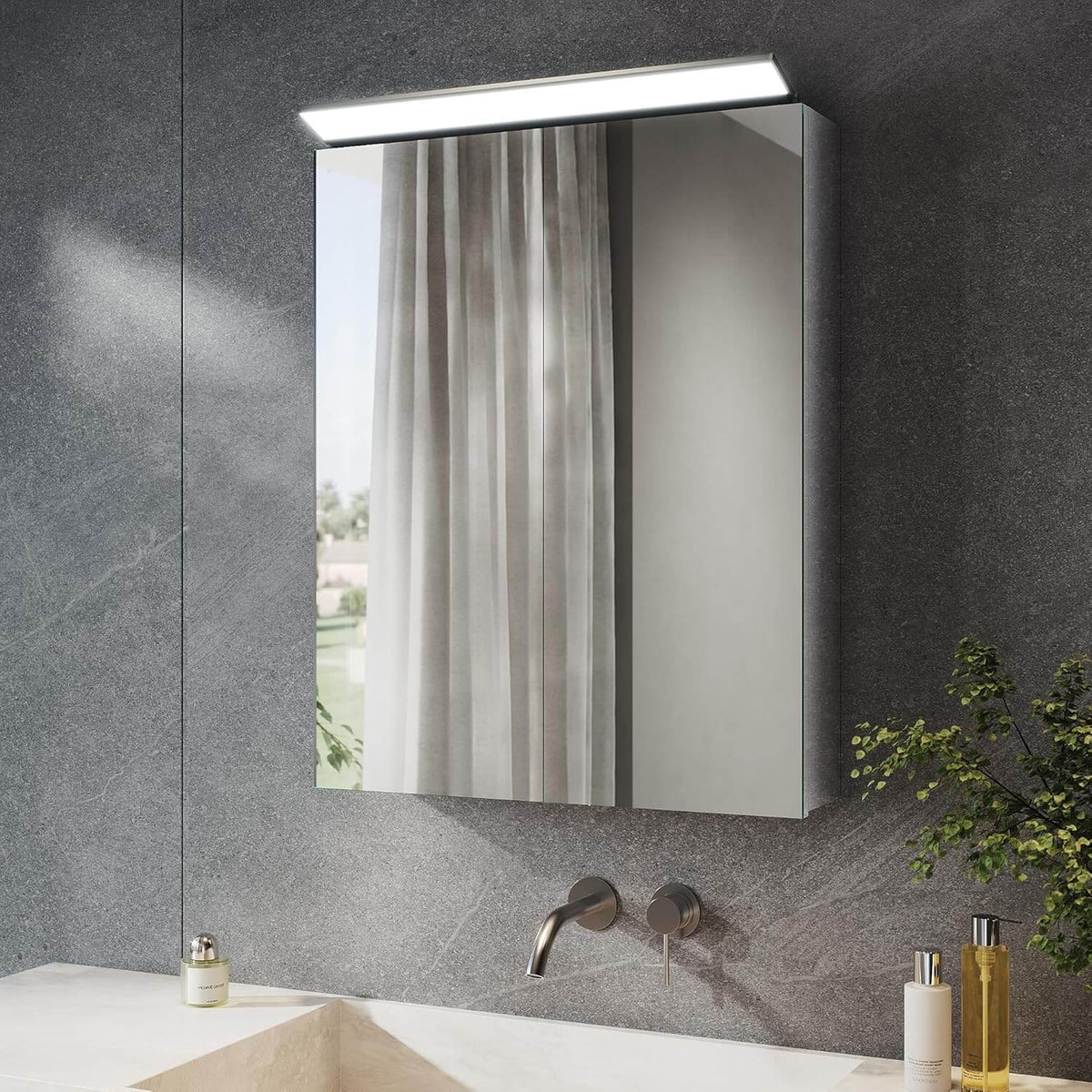 SONNI Spiegelschrank Bad mit Beleuchtung 52 x 65 cm, Edelstahl Medizinschrank IP44 Wasserciht, Spiegelleuchte mit Kaltweißem Licht und Wandschalter für Badezimmer - Sonni Sanitär GmbH